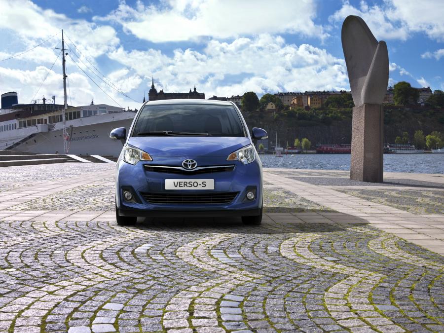  Toyota Verso-S 2010 года  (фото 9 из 109)